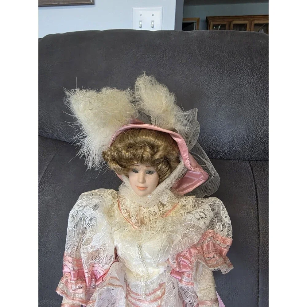 Seymour Mann Victorian Doll 17” White Pink Dress Connoisseur Collectio W/ Stand